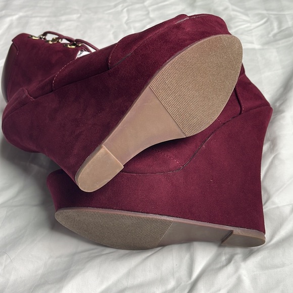 Liliana Burgandy Open Toe Lace Up Wedges. Suede SIZE 6.5 New w/ Tags. - Picture 5 of 9